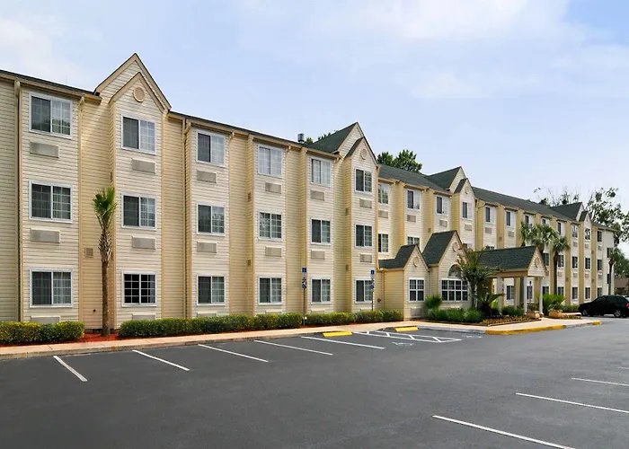 Hometown Inn & Suites Jacksonville Butler Blvd./Southpoint