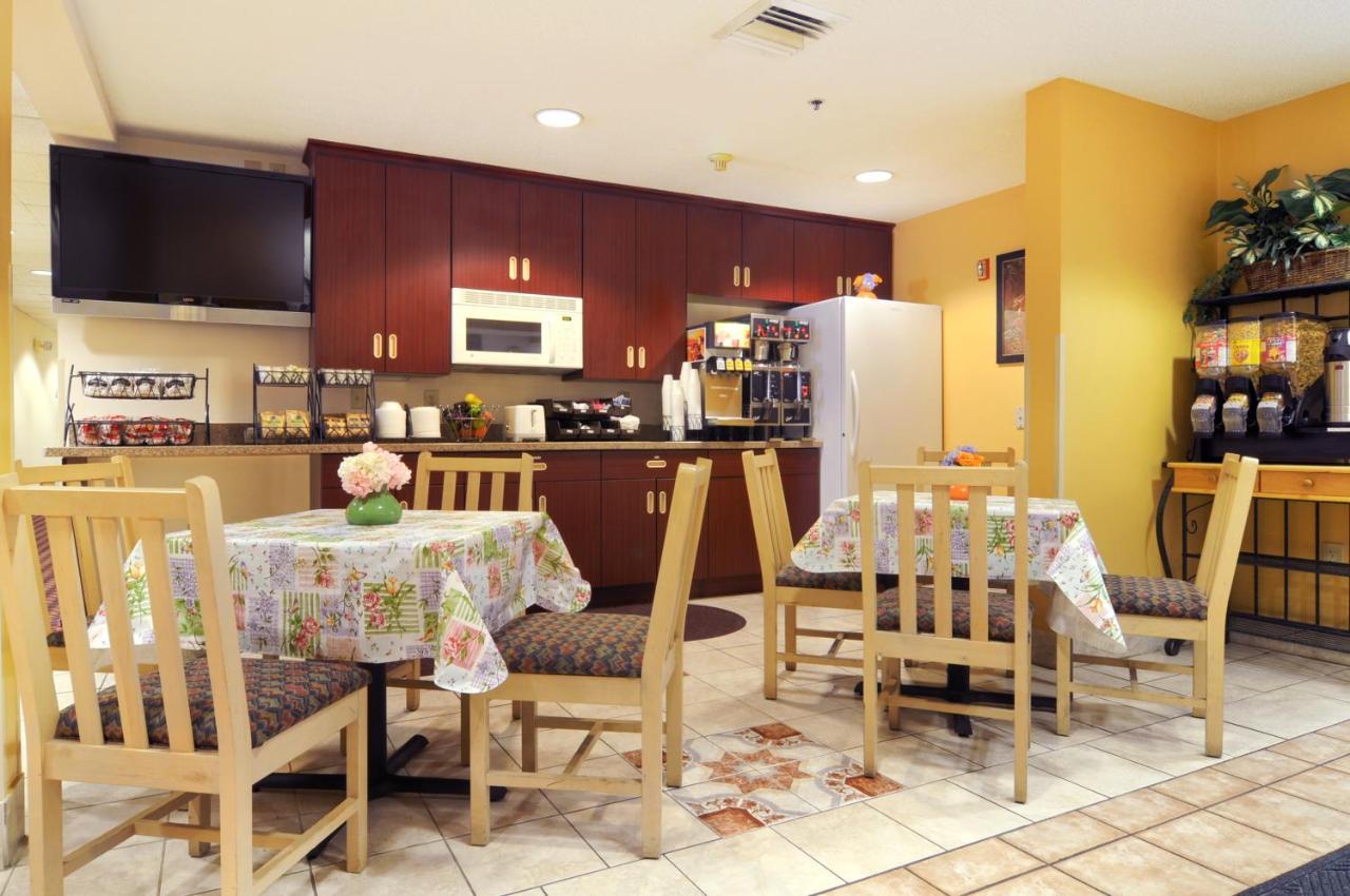 Hometown & Butler Blvd./southpoint Hotel 2*